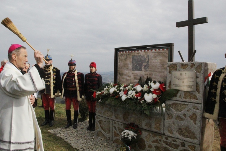 Tęgoborze. Pomnik dla mieszkańców Zawadki