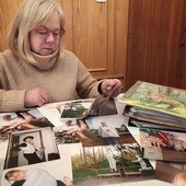 Mama Agi przechowuje jej pamiętnik, rysunki, zdjęcia i wiele wspomnień napisanych przez tych, którzy ją znali.