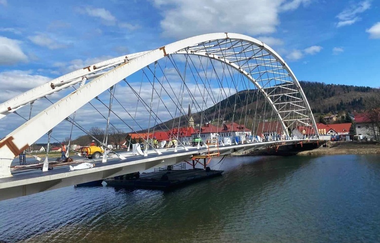 Porąbka. Most prowadzący do centrum będzie oddany… 5 miesięcy przed terminem