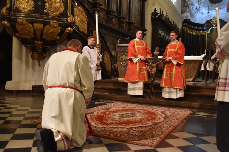 Liturgia Męki Pańskiej w archikatedrze oliwskiej 2024