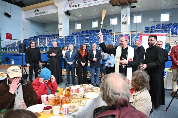 Wielkanocne śniadanie Caritas AG