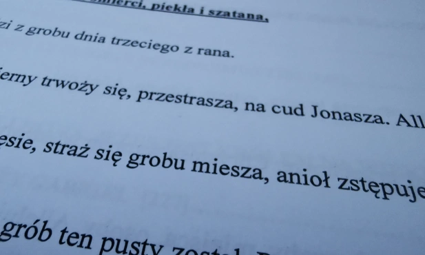 Zanim zaśpiewamy "Zwycięzca śmierci". O przekręcaniu słów popularnej pieśni