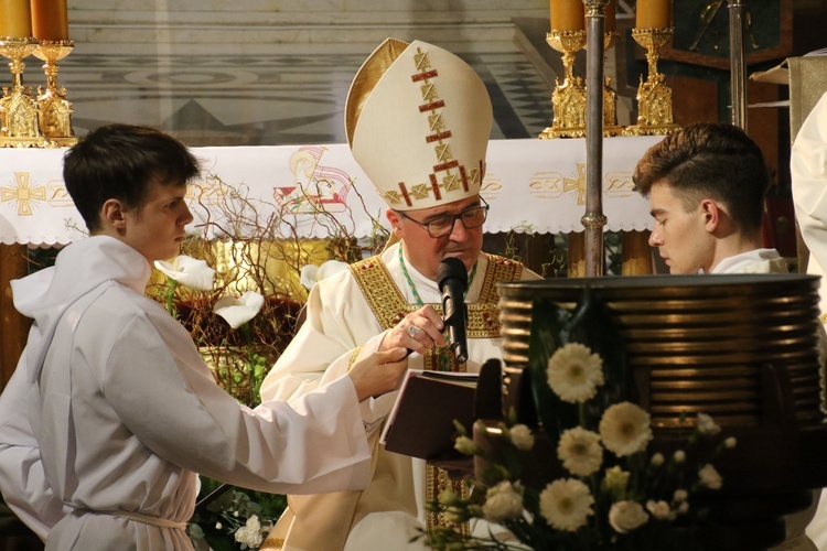 Płock. Wigilia Paschalna w katedrze