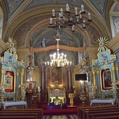 Odnowione dwa boczne ołtarze w sieciechowskim kościele.