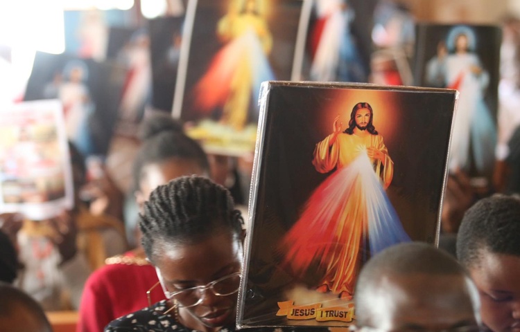 Jedyne takie miejsce w Ugandzie. Projekt polskich franciszkanów przyciąga wiernych z całego kraju