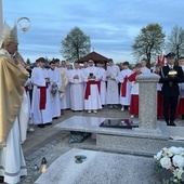 Studzionka. Abp Galbas przewodniczył liturgii upamiętniającej śp. ks. Franciszka Długosza, więźnia Dachau