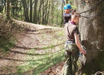 Chodzą po linach i z nich zjeżdżają