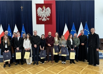 Ania i Maja jadą do Niepokalanowa