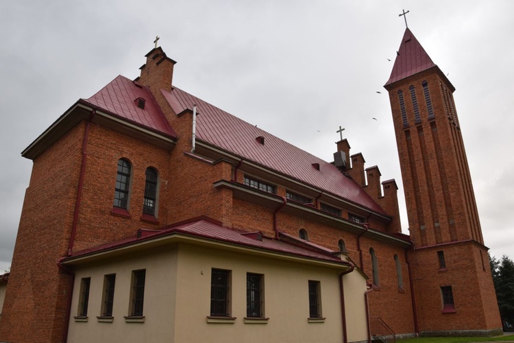 Spotkanie środowisk trzeźwościowych i terapeutycznych w kościele Świętej Doroty w Wolanowie.