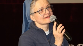 Siostra Anna Maria Pudełko, została jedną z czterech radnych generalnych sióstr apostolinek. 