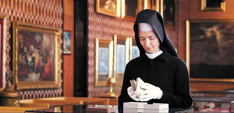 Siostra Julia pracuje w Ośrodku Dokumentacji i Studium Pontyfikatu JPII. 