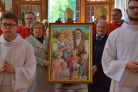 Procesja relikwii i obrazu błogosławionej rodziny Ulmów radomskiej katedrze.