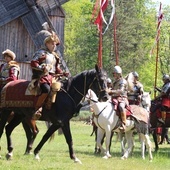 Zaprezentowały się różne formacje jazdy polskiej począwszy od legendarnej husarii.