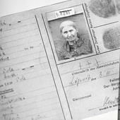 Ausweis Marianny Biernackiej, czyli wydany przez władze okupacyjne dokument potwierdzający tożsamość.
