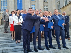 Śląskie. KO, Trzecia Droga i Lewica podpisały umowę koalicyjną w sejmiku