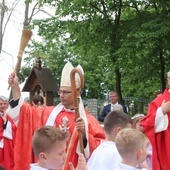 W Skarbimierzu parafia żyje