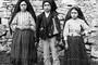 Lúcia dos Santos oraz Francisco i Jacinta Martó. Tym dzieciom w Fatimie objawiła się Matka Boża.