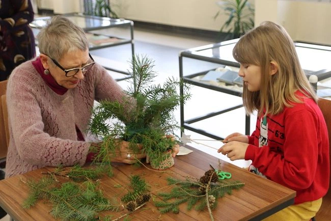 Świąteczne stroiki w bibliotece