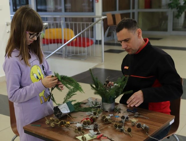 Świąteczne stroiki w bibliotece