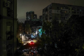 KIjów w ciemnościach po rosyjskich atakach