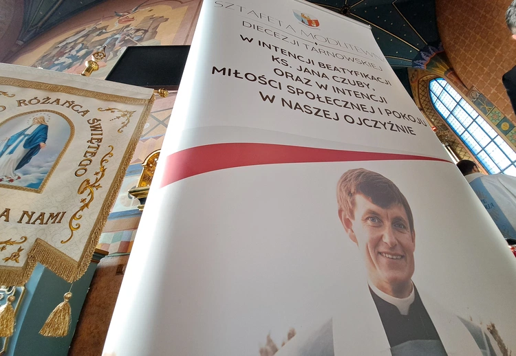 Wielka sztafeta modlitwy diecezji tarnowskiej w intencji beatyfikacji ks. Jana Czuby, miłości społecznej i pokoju w naszej ojczyźnie to nowa inicjatywa, którą koordynuje słotowskie biuro postulacyjne sługi Bożego ks. Czuby. W Chorzelowie spotkali się członkowie róż Żywego Różańca z diecezji tarnowskiej