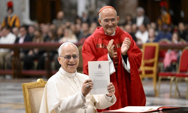 Po uroczystym złożeniu podpisu