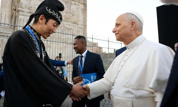 Leon XIV spotyka się z przedstawicielami innych religii