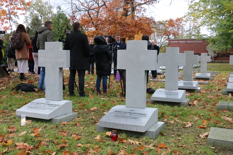 Kwatedra honorowa żołnierzy wyklętych na cmentarzu Osobowickim nabiera kształtu
