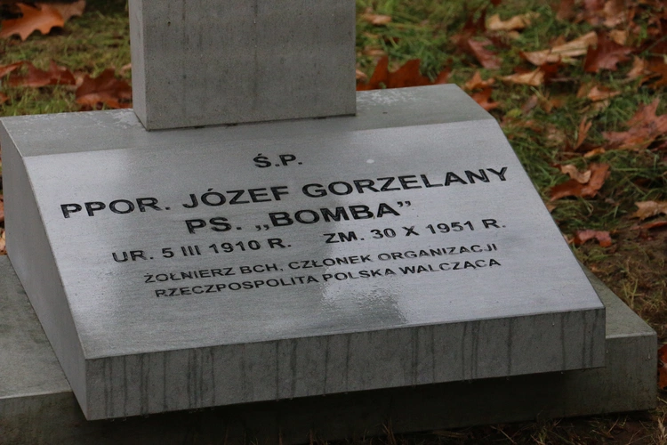 Kwatedra honorowa żołnierzy wyklętych na cmentarzu Osobowickim nabiera kształtu