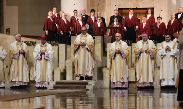 Abp Andrzej Przybylski: spod progu Katedry wypływa łaska, która nas ożywia i uświęca