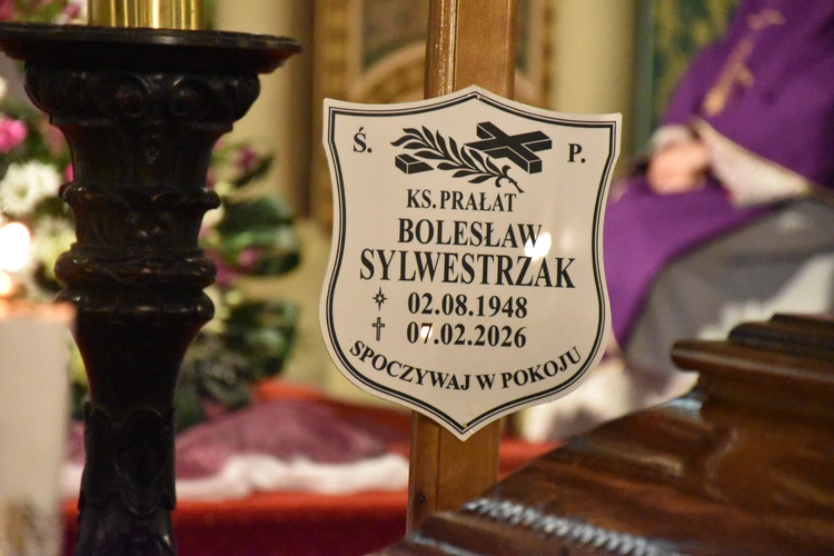 Pogrzeb ks. Bolesława Sylwestrzaka. W ostatnich latach był proboszczem w Malczycach