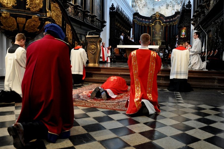 Liturgia wielkopiątkowa z adoracją krzyża 