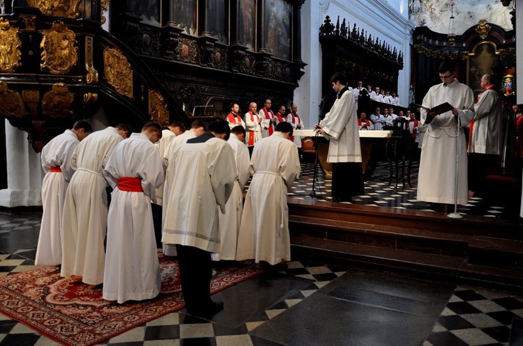 Liturgia wielkopiątkowa z adoracją krzyża 