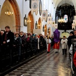 Liturgia wielkopiątkowa z adoracją krzyża 