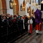 Liturgia wielkopiątkowa z adoracją krzyża 