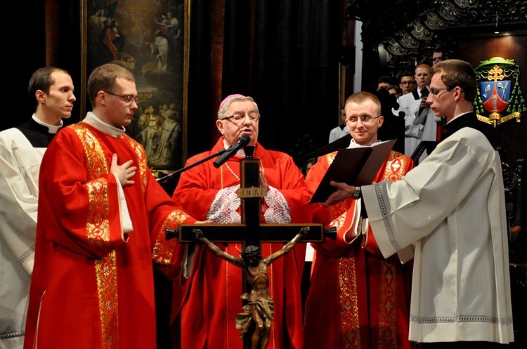 Liturgia wielkopiątkowa z adoracją krzyża 