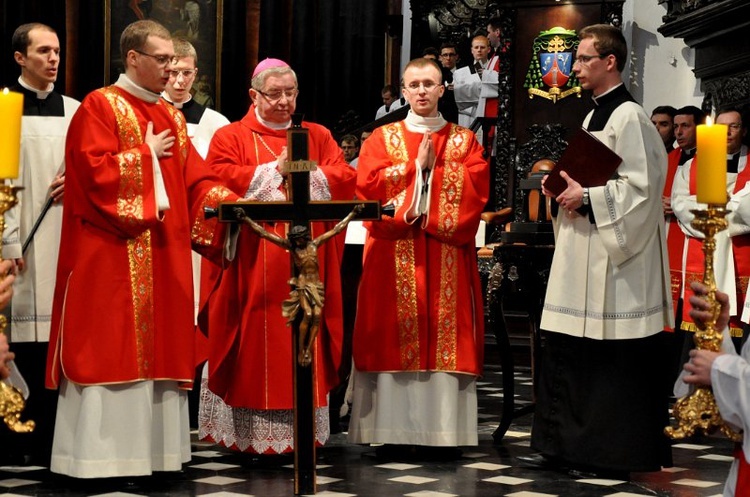 Liturgia wielkopiątkowa z adoracją krzyża 