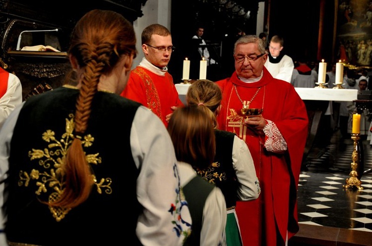 Liturgia wielkopiątkowa z adoracją krzyża 