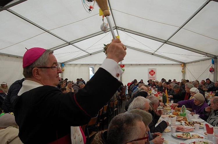 Śniadanie Wielkanocne dla Potrzebujących - Caritas Archidiecezji Gdańskiej w Sopocie