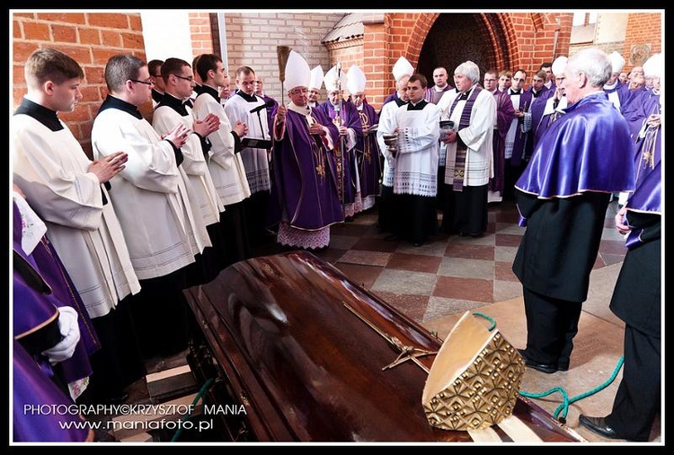 Pogrzeb Śp. Księdza Biskupa Jana Bernarda Szlagi Pelplin - foto Krzysztof Mania