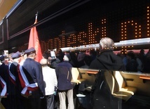 Wjazd pociągu papieskiego na stację w Katowicach. 