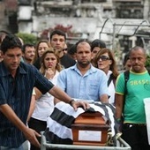 Rio de Janeiro. Pogrzeb ofiar wypadku.