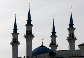 Katolików ubywa, rosną minarety