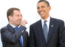 Prezydenci Rosji i USA w trakcie szczytu G8 w L'Aquilli