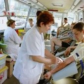 Ambulans im. Jana Pawła II ruszy w Polskę