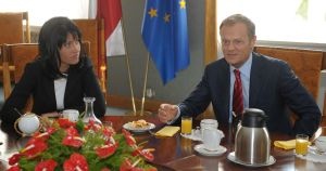 Beata Stelmach i premier Donald Tusk  podczas spotkania z organizatorkami Kongresu Kobiet. 
