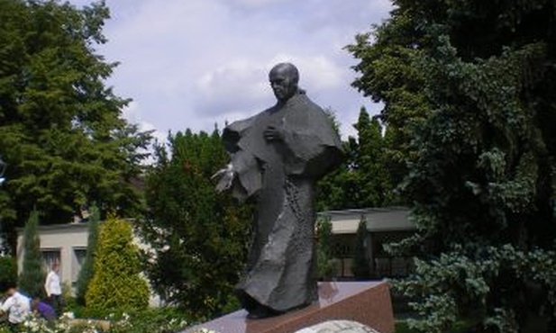 Pomnik św. Maksymiliana w Niepokalanowie