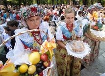 Abp Zimoń zaprasza kobiety do Piekar 