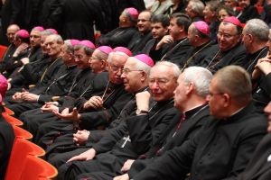 Coraz mniej biskupów 