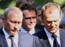 "Izwiestija": Tusk napluł Putinowi do kieliszka 